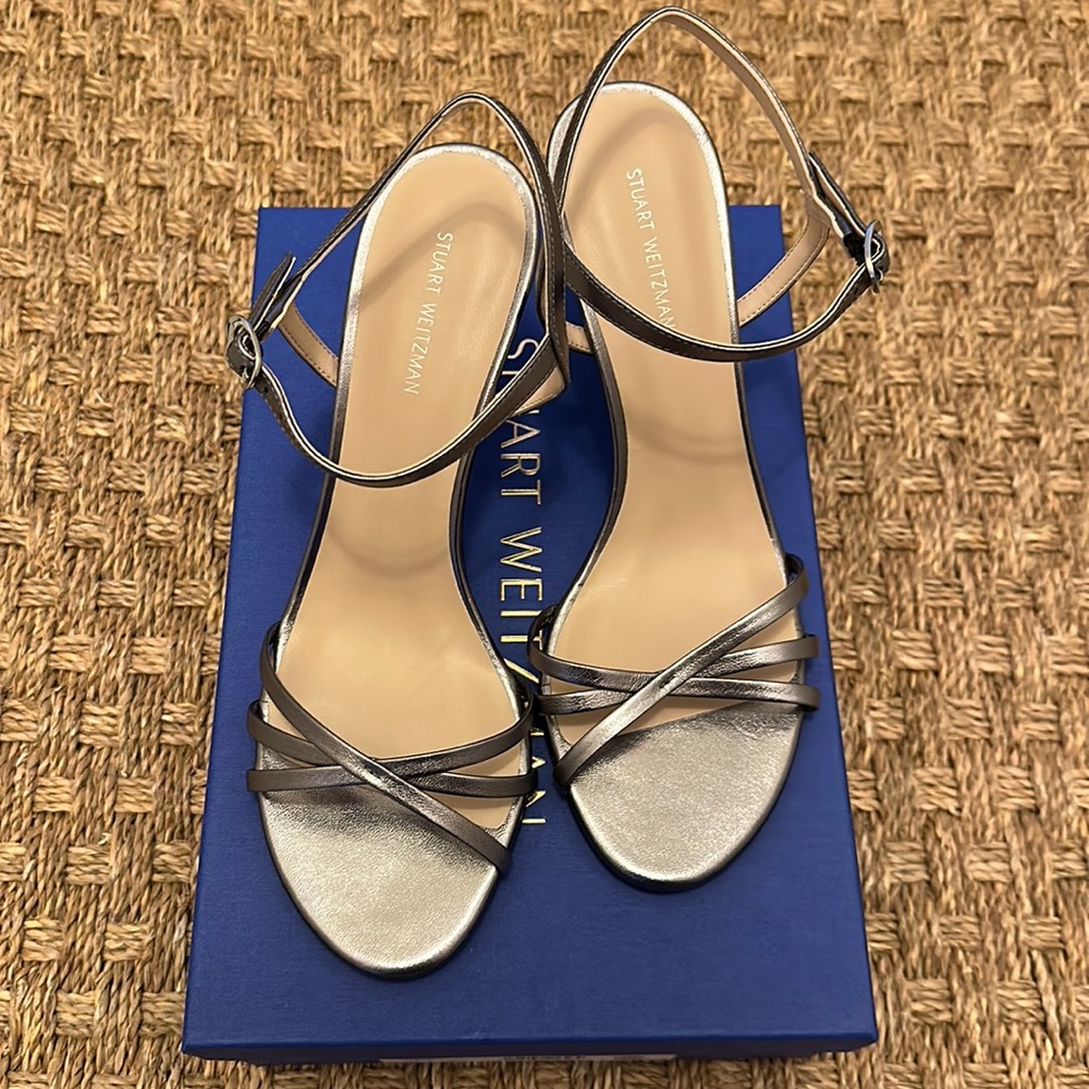 New in box Stuart Weitzman size 7.5